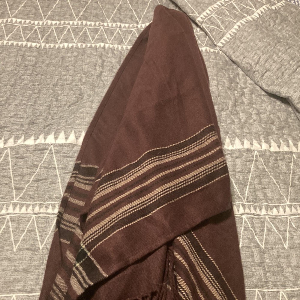 Open shawl,patterned,never worn - Picture 4 of 6